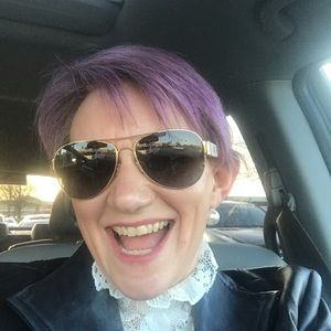 Meet your Posher, Laura